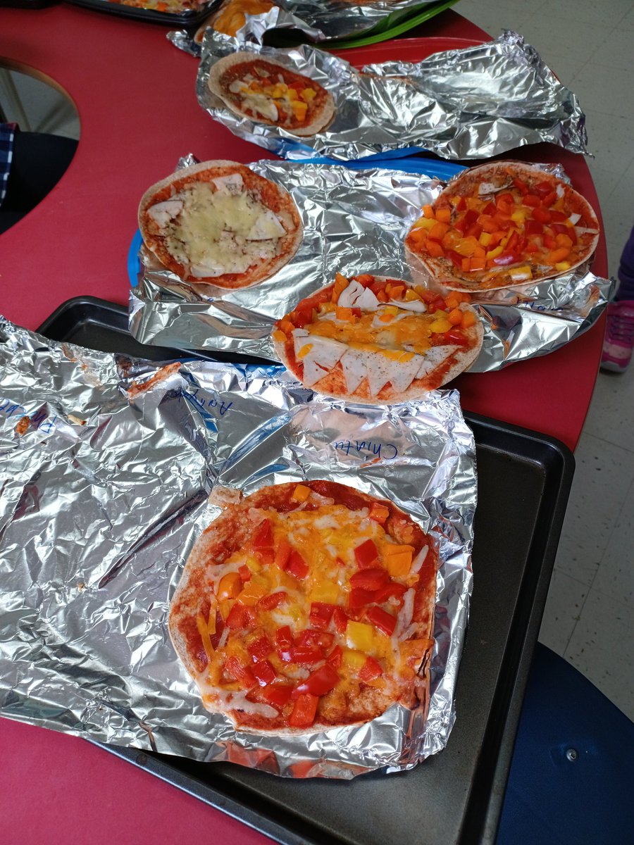 JimmyZel's tweet photo. Amazing things happening daily @rockinghamelem students making pizza's from the Canadian food guide. Always fun in Mme. Munro's class. https://t.co/3TGQWA3y2F