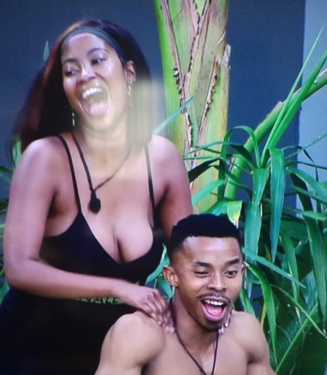 Aluh88's tweet photo. So basically Tulz thinks all the guys (Themba, Libo & Gash) are trying to trigger him🤣🤣🤣🤣🤣🤣
Ay kangaka Madala🤭
#BBMzansi https://t.co/LdEeLsImNC