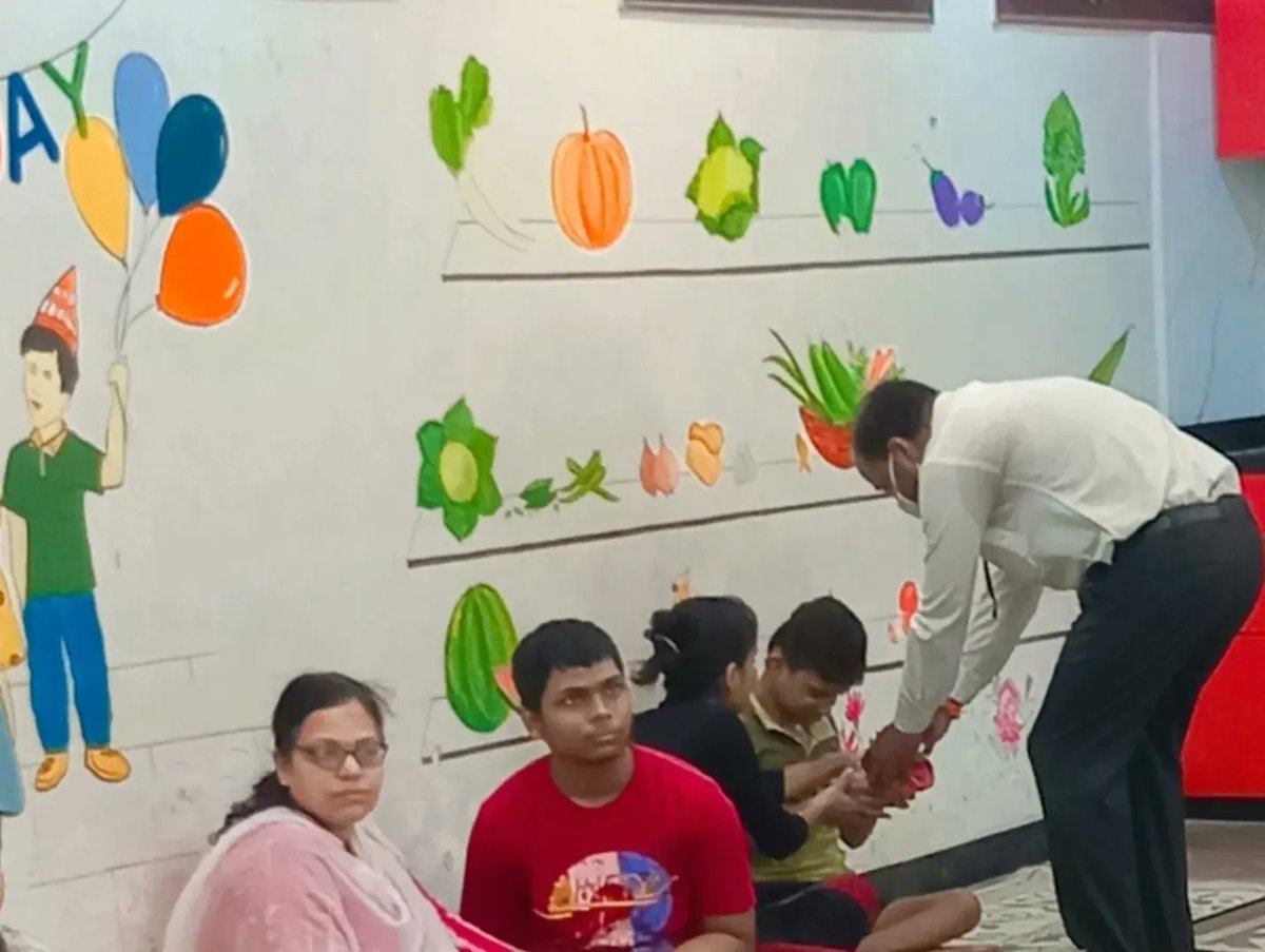 Abhi_patil_97's tweet photo. #children #socailwork #Mumbai #Maharashtra #enjoylife #donate #helpinghand #news @ShivSena 
(2/2) https://t.co/bkIzFoAXqg