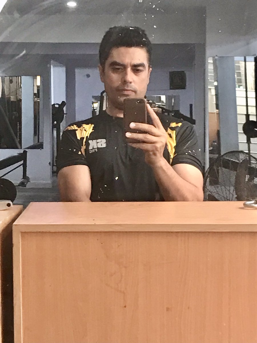 tahirthe12thman's tweet photo. 🚨 No compromise in fitness
Keep working hard to an achieve your goal of life
#SKpro #skproTshirt #Tshirt #WednesdayFeeling #bodydesigner #gymmotivation https://t.co/HXKdl0u4uN