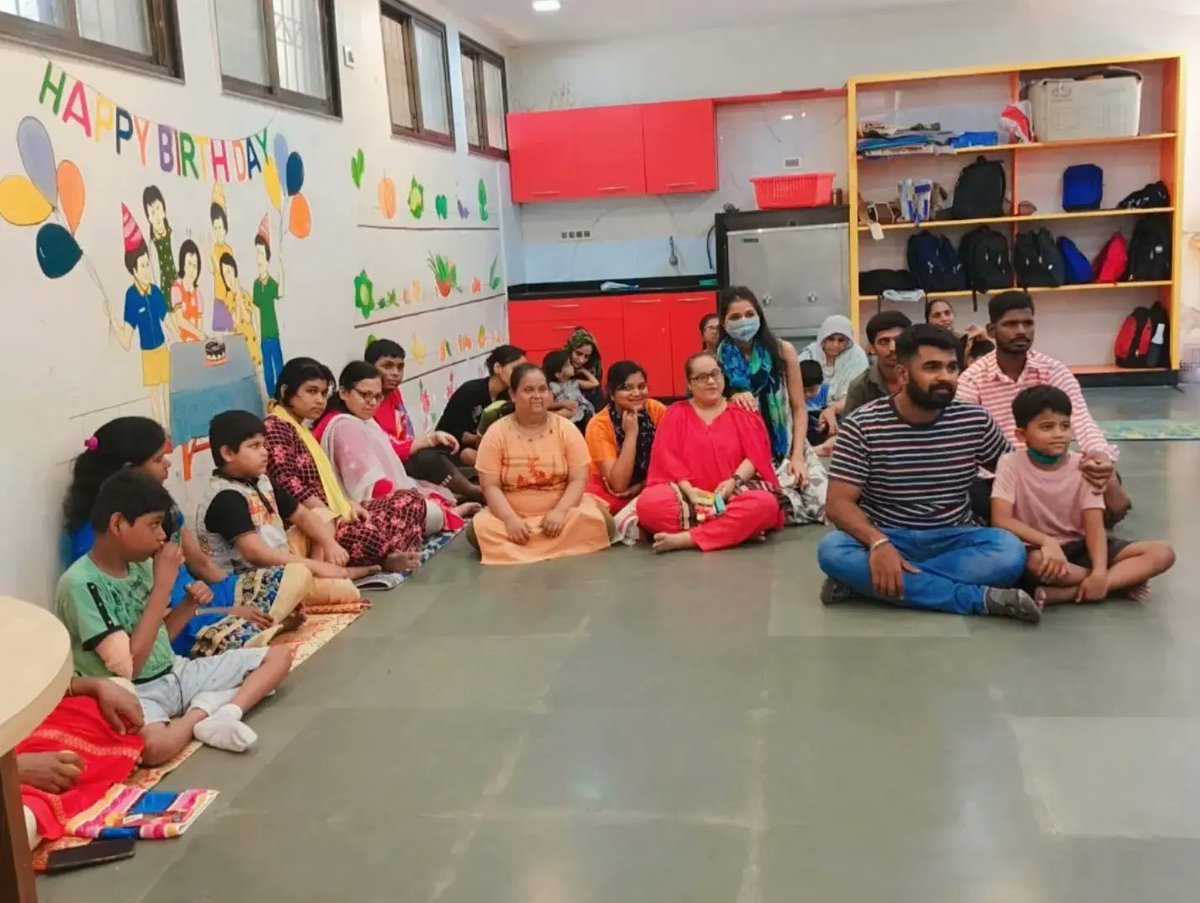 Abhi_patil_97's tweet photo. #children #socailwork #Mumbai #Maharashtra #enjoylife #donate #helpinghand #news @ShivSena 
(2/2) https://t.co/bkIzFoAXqg