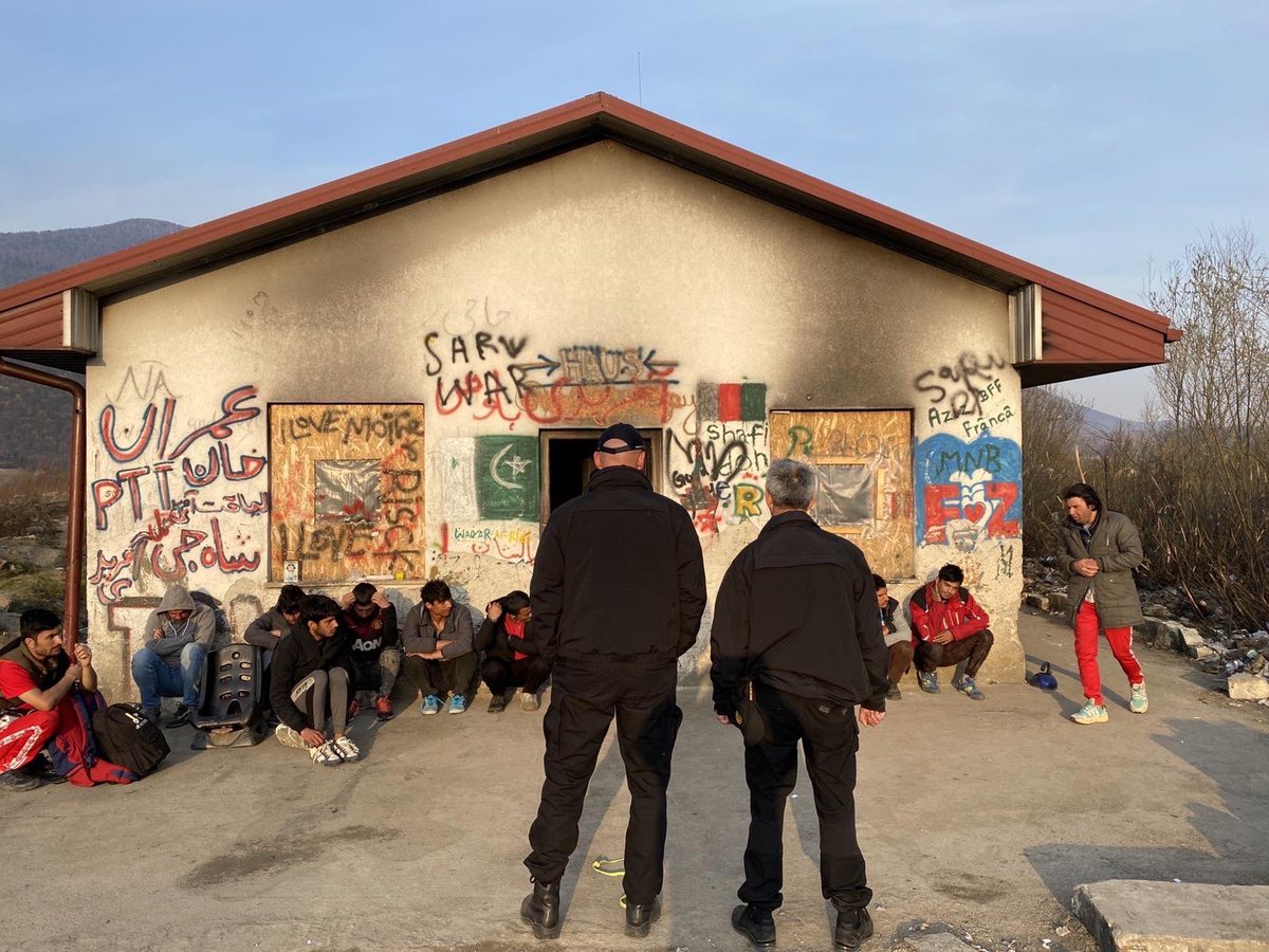 spsgovba's tweet photo. PRONAĐENI  MIGRANTI  U NAPUŠTENIM OBJEKTIMA NA PODRUČJU BIHAĆA SMJEŠTENI U PRIVREMENI PRIHVATNI CENTAR LIPA https://t.co/6g5m8cvAqr
