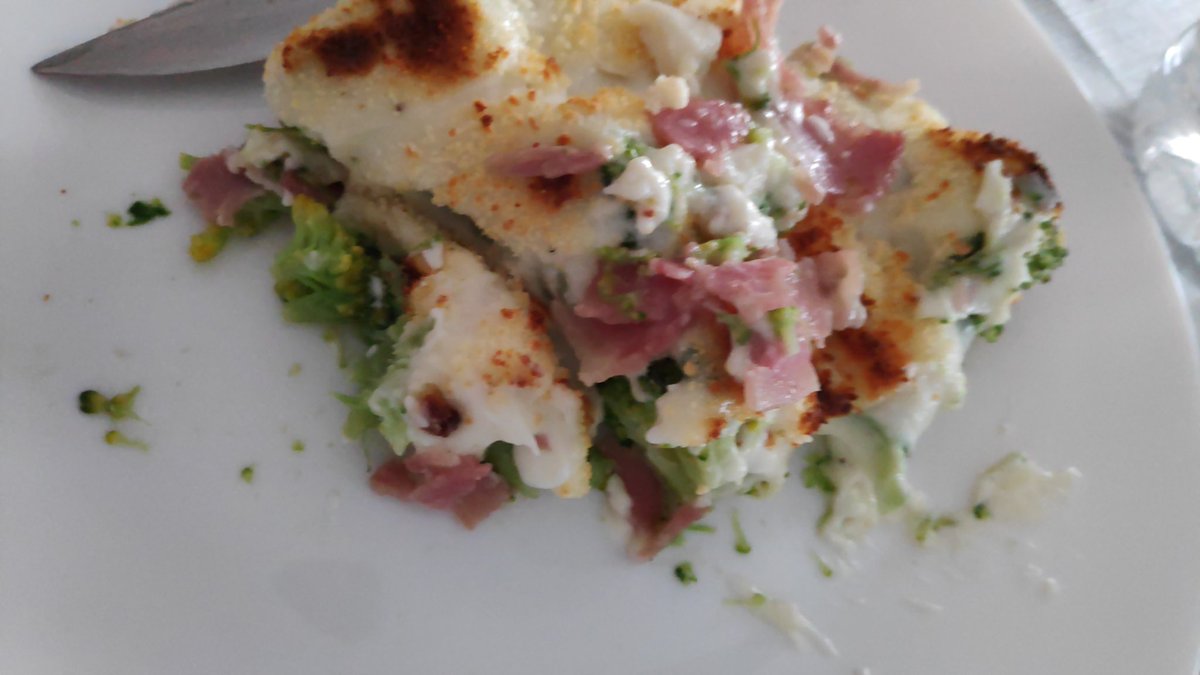 IvanDomi95's tweet photo. @larasodopy Prefiero tirar por bechamel y bacon, aun sabe menos a brocoli jeje https://t.co/Y2u6HV0vq3