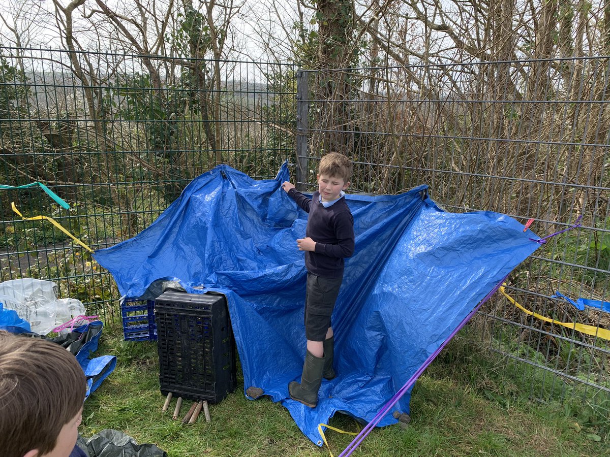 hook_dwrgi's tweet photo. It has been great fun exploring our muddy garden this afternoon.  We chose what jobs we wanted to revisited from over the last term… Cooking in the mud kitchen, den building, mud painting and car racing down the tunnels. @hook_dolffin @hook_primary https://t.co/3hxTrvNbKv