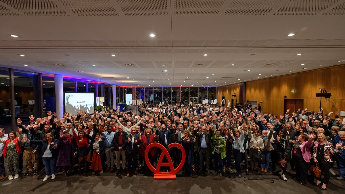#Citoyenneté Un bel engouement immortalisé par cette 1ère photo de groupe du conseil de développement de la #CollectivitéeuropéenneAlsace prise à #Sélestat ! 
Le travail peut commencer ! 🤝
Pour en savoir plus sur cette nouvelle instance citoyenne 👉 alsace.eu/actualites/lan…