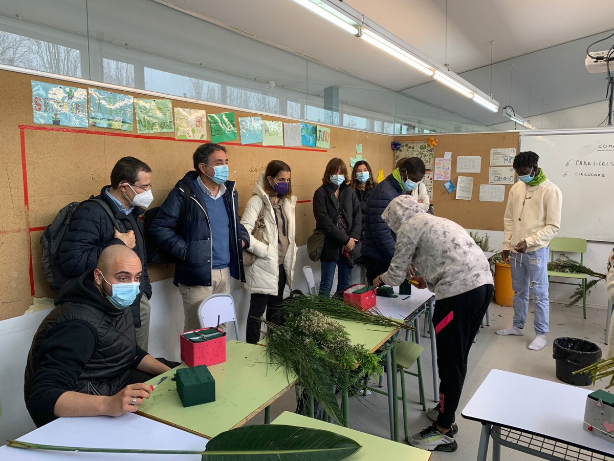fundacionexit's tweet photo. 💐Ilusión, motivación, flores y mucho más en el maravilloso reencuentro entre jóvenes y voluntarixs del Proyecto #LeaderCoach de @ferrerforgood.
✨¡Muchísimas gracias a todxs lxs que lo hacéis posible!
#CoachExit #VoluntariadoCorporativo #DaysForGood https://t.co/Qph1FW3AM6