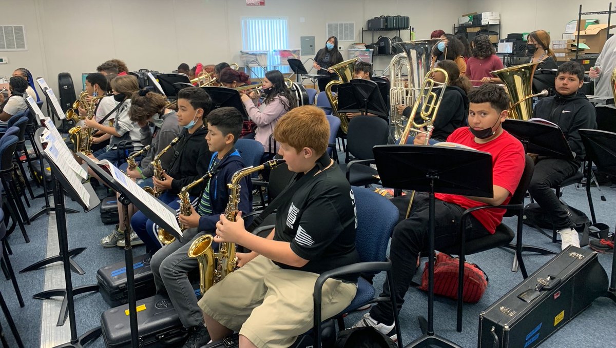 NatKingColeFdn's tweet photo. 🚚 Last stop on our #MusicDrivesUs #ProjectEncore Tour, Broward County Public Schools - James S. Rickards Middle School.

👉 DONATE - https://t.co/KR4lVhgFpm
👉 PHOTOS - https://t.co/3I6b49O453

🧡 @browardschools

#nkcgh #natkingcole #projectencore #musiceducation https://t.co/tFFWM67SQ8