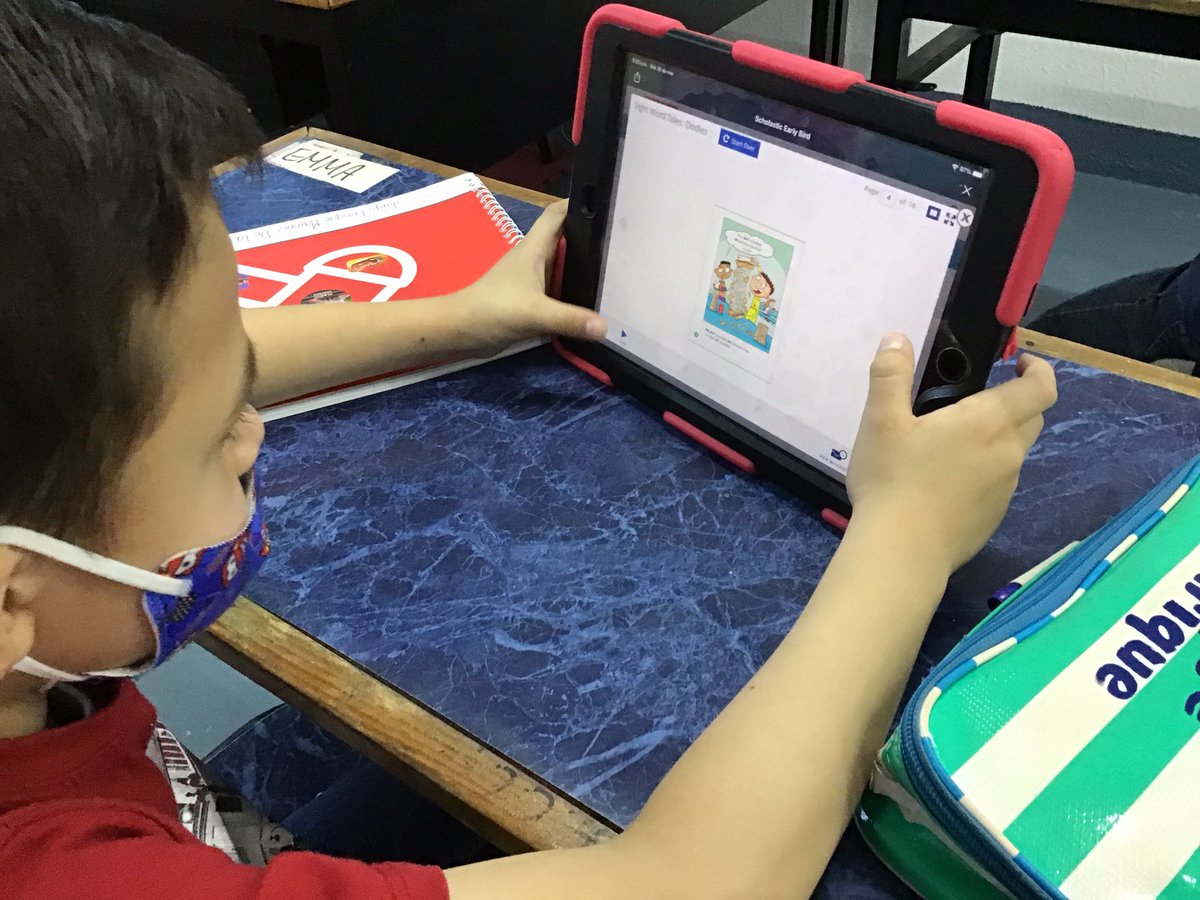 CSACoaMissMafer's tweet photo. First grade students learn about Sharks 🦈🦈 with Scholastic 📙📔🤩. Students enjoy reading!
@AppleEDU @ColegioSnAngel_ 
#ADSinProcess #ColegioSnAngel #Knotion #CSACoatzacoalcos https://t.co/3eNrFX15p1