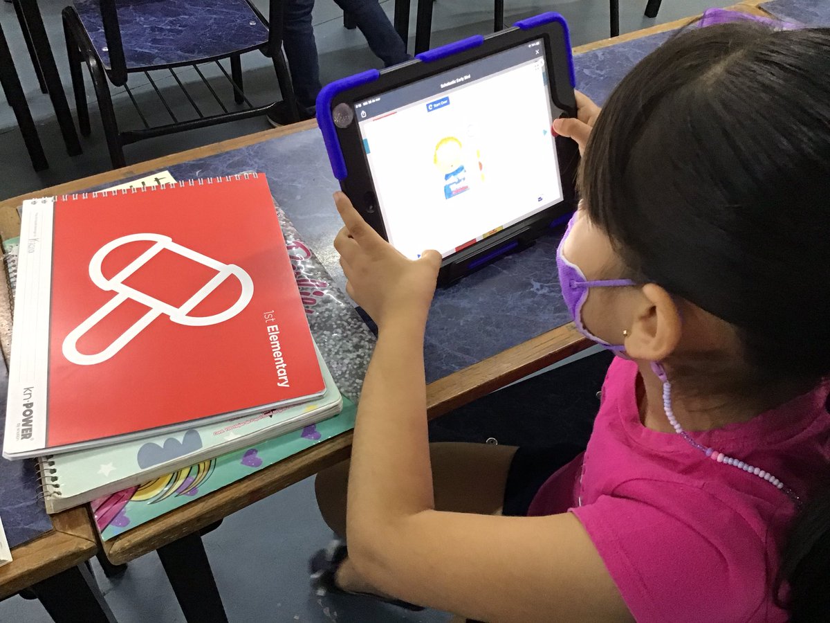 CSACoaMissMafer's tweet photo. First grade students learn about Sharks 🦈🦈 with Scholastic 📙📔🤩. Students enjoy reading!
@AppleEDU @ColegioSnAngel_ 
#ADSinProcess #ColegioSnAngel #Knotion #CSACoatzacoalcos https://t.co/3eNrFX15p1