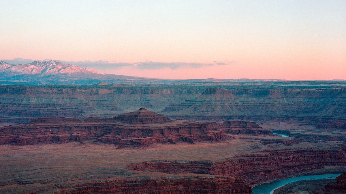 nev_in_color's tweet photo. photos i took out west 🎞 https://t.co/sVEFrbdOiP