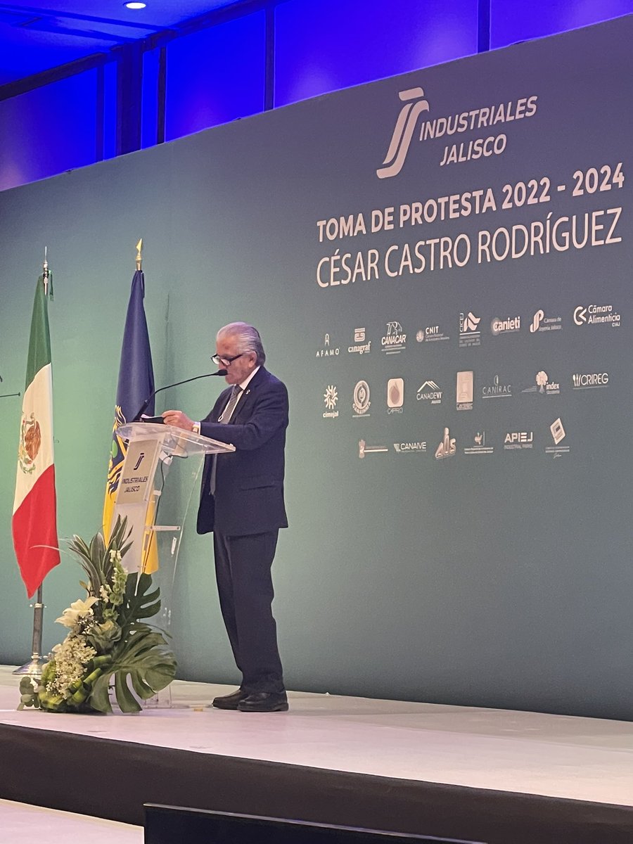 LuisglezCCIAS's tweet photo. Felicito a nuestro nuevo coordinador de @CCIJalisco, @CsarCastroRodr1, conozco de su calidad como persona y su profesionalismo como líder, la región Alteña cuenta con un gran aliado para su industria. @CCIAS_Jalisco. @PabloLemusN https://t.co/n9arQv7K2p