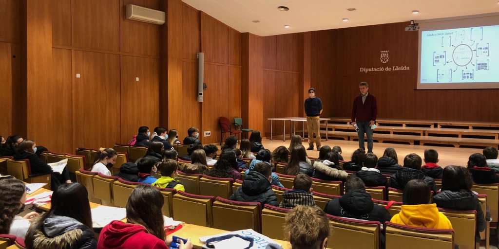 inefcat's tweet photo. 🤝 BEQUES RED | Visita a l’INEFC Lleida de l’alumnat de l’Institut La Serra, de Mollerussa
🏃♂️ Activitats i entrevistes per conèixer el centre i els estudis que s’hi imparteixen de la mà de l’equip directiu, professorat i estudiants del grau
#somINEFC #BequesRED #INEFCLleida https://t.co/eS7hByvvPW