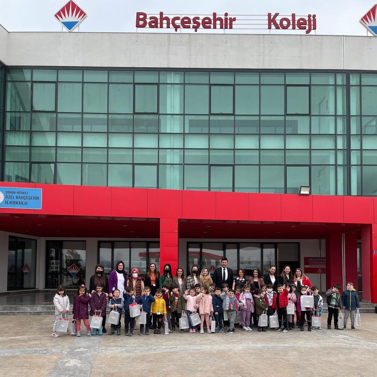 bk_corum's tweet photo. Tiyatro Haftası Kapsamında Çevre Anaokullarını misafir edip, Tiyatro gösterimizi sergiledik.👏🎭🎭
Bizlere eşlik ettiğiniz için teşekkür ederiz.🧿🌼
#bkçorum❤️💙 https://t.co/CHT7z9DpM0