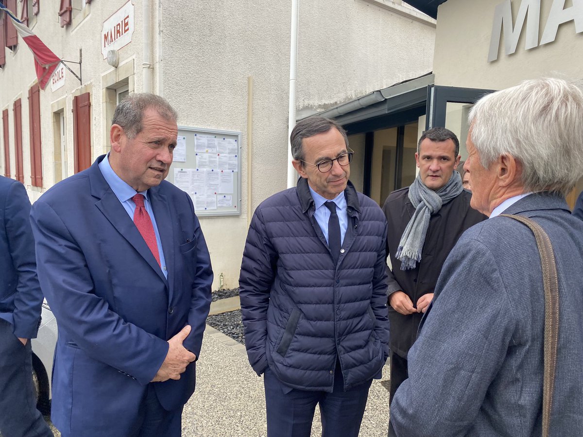 3️⃣ étape du déplacement de <a href="/BrunoRetailleau/">Bruno Retailleau</a> dans les Pyrénées-Atlantiques :

🏫 Visite de la nouvelle Mairie de Geus-D’Oloron.