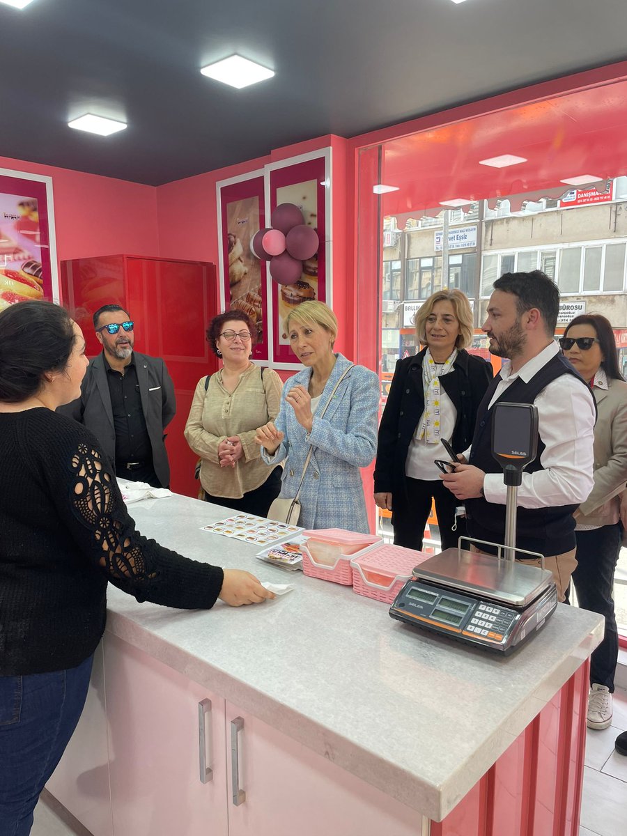 iyipartikartal1's tweet photo. Kartal İYİ Parti İlçe Başkanımız Dilruba Oğulcuk'lu önderliğinde;İlçe Teşkilatımız ile birlikte komşu esnaflarımızı ziyarette bulunduk. Aynı zamanda Atalar mahallesinde Han yufka ve mantı açılışının davetine katılım sağladık. #KartalİYİOlacak https://t.co/OrK05bzcZx