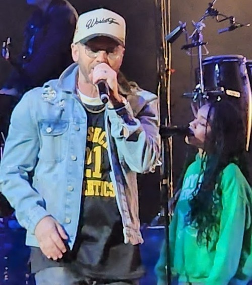 CCNaugatuck's tweet photo. Thank you TobyMac Hits Deep Tour for coming through to Hartford CT! You could feel the Spirit fill and move through donwtown Hartford 🙌 🎶
#tobymac #hitsdeeptour #crowder #cochren&co #cain #terrain #music #moved #spirit #word #together #unity #voices https://t.co/3ezBruL9Bu