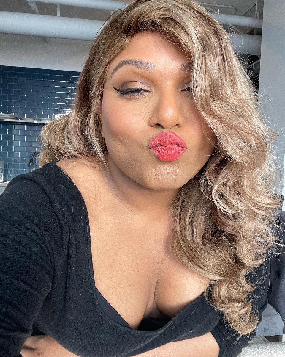 ageofadelina's tweet photo. Feeling my oats on this (brief) sunny Wednesday! #linadelaferr #translife #transisbeautiful #transfemale #transwoman #transwomen #thisiswhattranslookslike #transgirls https://t.co/Atx2FlSkJu