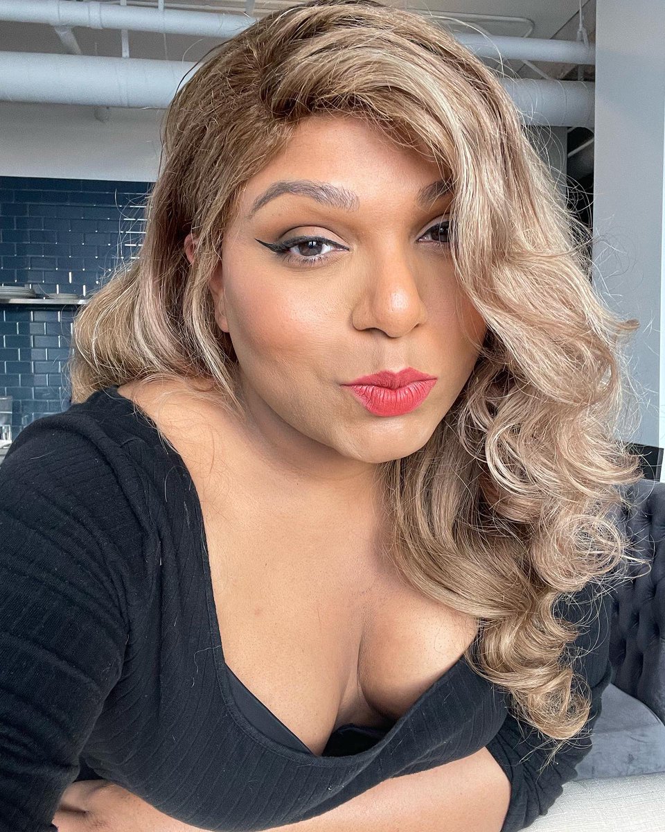 ageofadelina's tweet photo. Feeling my oats on this (brief) sunny Wednesday! #linadelaferr #translife #transisbeautiful #transfemale #transwoman #transwomen #thisiswhattranslookslike #transgirls https://t.co/Atx2FlSkJu