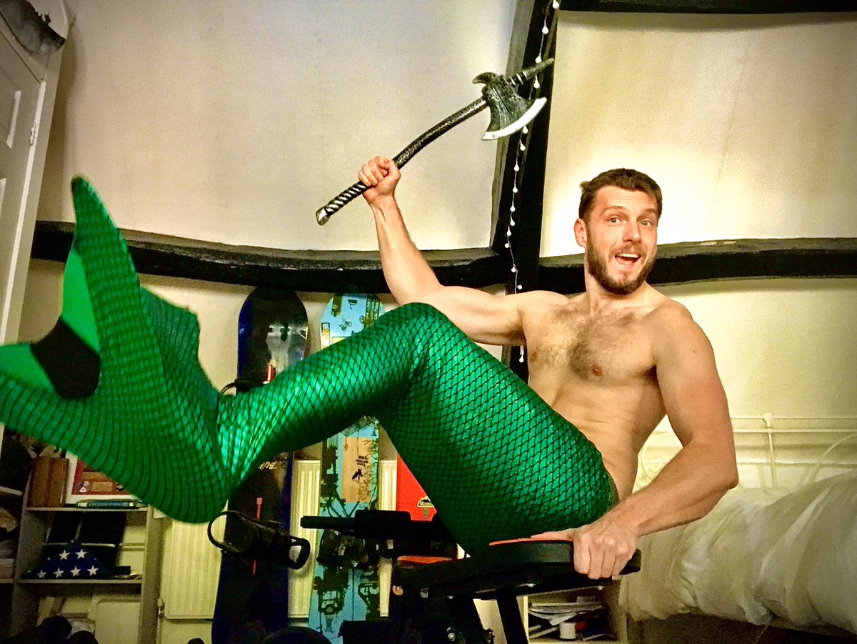 sacha_coward's tweet image. Hello sailor!