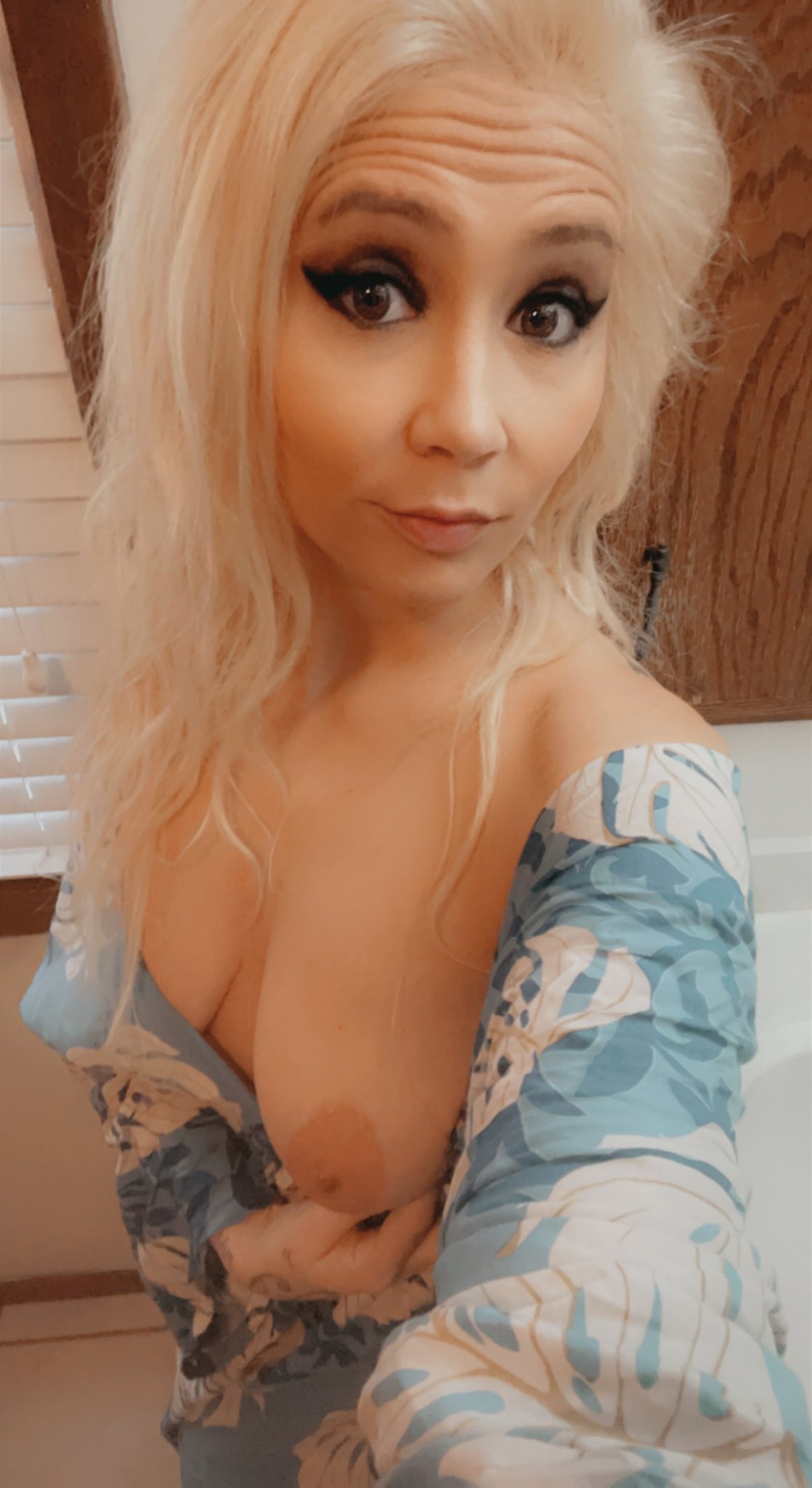 Good Morning Perverts! who’s ready for a 😈wild Wednesday besides me?? https://t.co/HH8mo4N19C