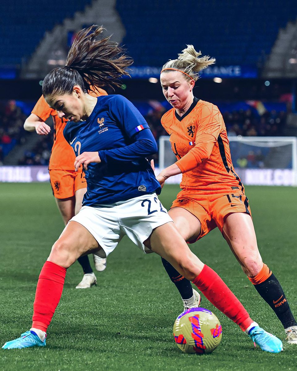 equipedefranceF's tweet photo. 🔥 @ClaraMto élue joueuse du mois de Février en @D1Arkema 🙌

#FiersdetreBleues https://t.co/A2IB4iLhge