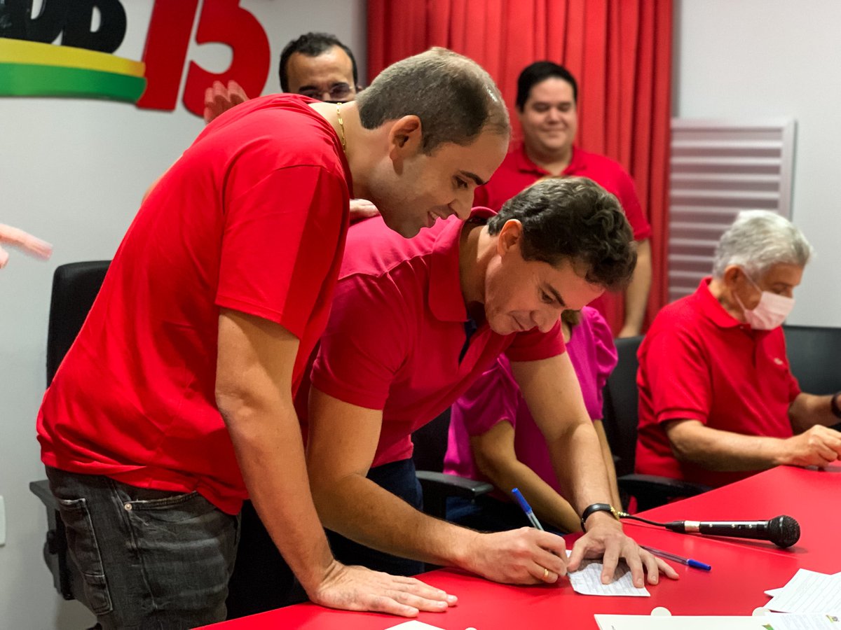 venezianovital's tweet photo. Com muita honra e alegria recebemos em nosso #TimeMDB o amigo CAMILINHO FRANCO . A sua filiação ao nosso partido é uma demonstração de que, com humildade e diálogo, construiremos uma Paraíba melhor! #MDBPB #Lula #Veneziano #Ricardo ✌️ https://t.co/KmcN6cCBbi