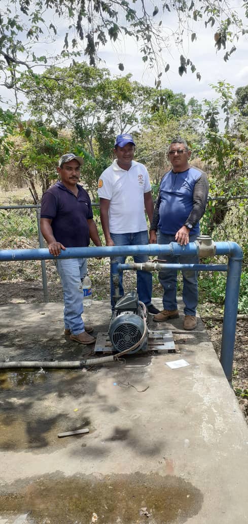 hidrollanos1's tweet photo. #30Mar #EnApure | Para beneficiar a 900 familias de Apurito, @hidrollanos1, realizo labores de instalación y puesta en marcha de 1 equipo tipo horizontal de 25 Hp en la sala de bombeo de la P.P Apurito Mcpio. Achaguas por instrucciones del min. @RMarcotorres #ManosProductivas https://t.co/pbTK0FkMQE