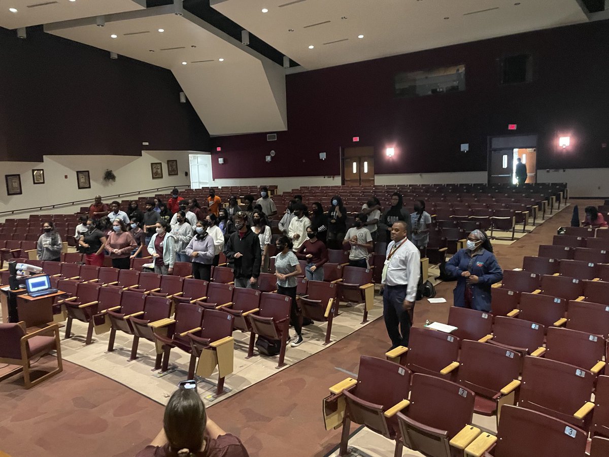 MiddletonSTEM's tweet photo. 1st of 2 sessions of CPR/ Heart saver/First Aide Certification training for our freshman in the Biomed magnet and medical skills classes 🩺🔬Thank you Tampa Bay Advanced Practice Nurses Council. #preparingstudents4life @HillsboroughSch @SDHCMagnet https://t.co/YdyNGRaRTD