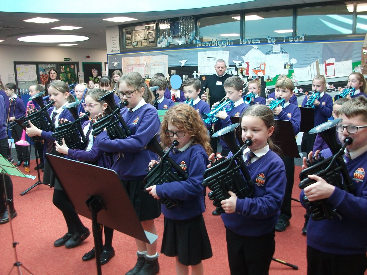 NCEAMusic's tweet photo. Grace Darling pupils are getting ready for the #EasterMusicShowcase next week! @NCEA_GD_Primary #FinalRehearsal #LetYourLightShine @NCEA_GD_Primary @primarydirector https://t.co/ujoNi7dHUn