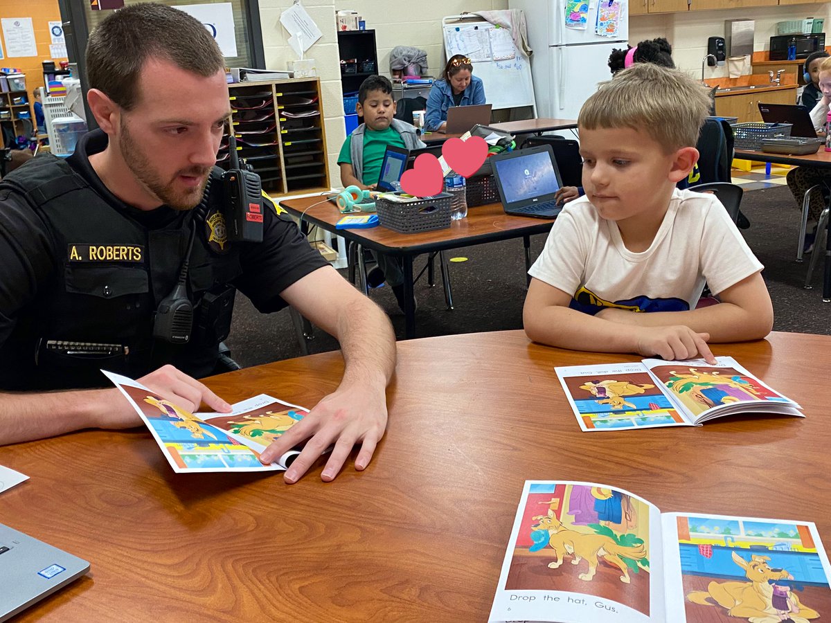 CottersKinders's tweet photo. Reading groups are more fun when officer roberts joins! @CatawbaTrail @RCSD https://t.co/9JquMUmXNe