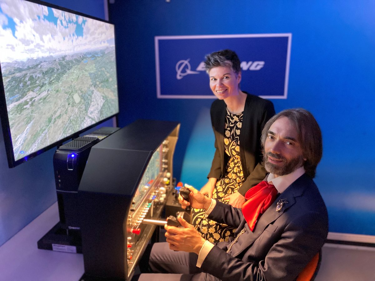 Merci à <a href="/VillaniCedric/">Cédric Villani</a> pour son immersion au sein de la salle de classe mobile Newton, à Paris. L'occasion pour lui d'expérimenter les modules Robotique et Aéronautique proposés aux élèves. 

#newtonfrance #STEMeducation