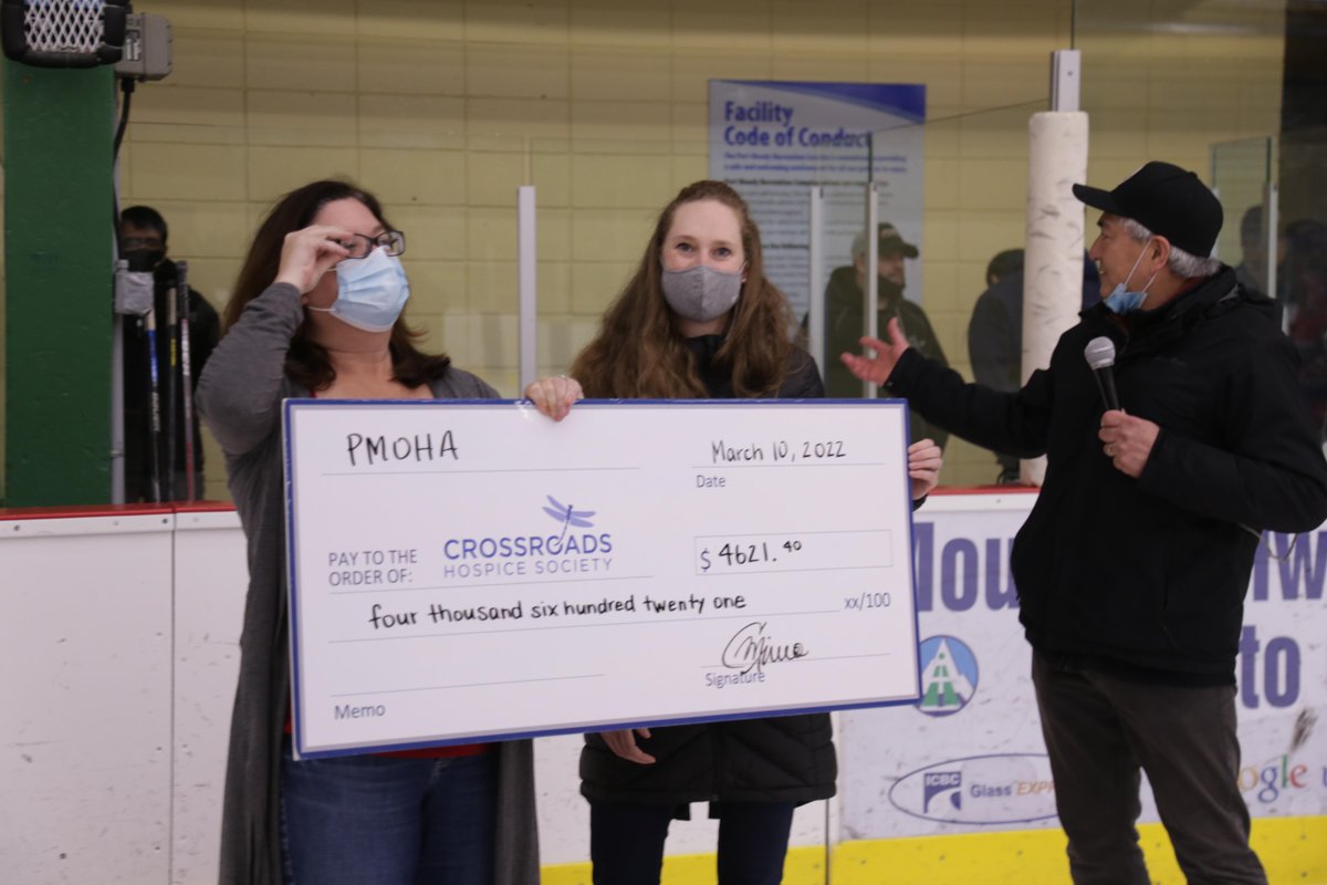 A BIG thank you to the Port Moody Oldtimers Hockey Association for their generous donation of $4621.40.  Every year they present Crossroads with an annual donation from their hockey pool. Thank you for helping us continue to provide compassionate care for our community ❤️