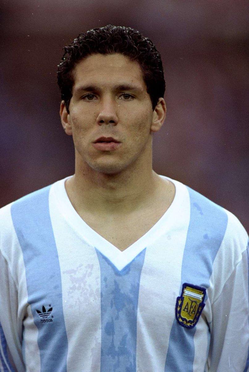 VelezRetro's tweet photo. HISTÓRICO: [vía @HistoriaDeVelez]
#Vélez es el ÚNICO club que tiene 2 jugadores surgidos de sus inferiores en el top 10 de máximas presencias en la selección @Argentina 💙🇦🇷👕  @Simeone y @Notamendi30 👏
#MadeInLiniers #LaFabrica https://t.co/HdSoSBj5Jx
