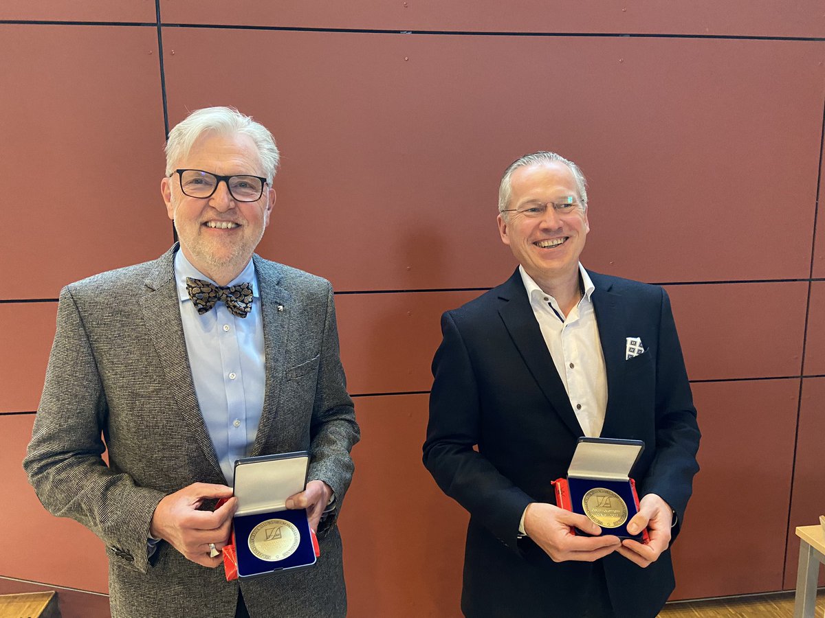 tim_friede's tweet photo. #dagstat 2022 Göran Kauermann and Walter Radermacher @wajora received DAGStat medals for outstanding contributions to statistics https://t.co/UMU6u7xFH0