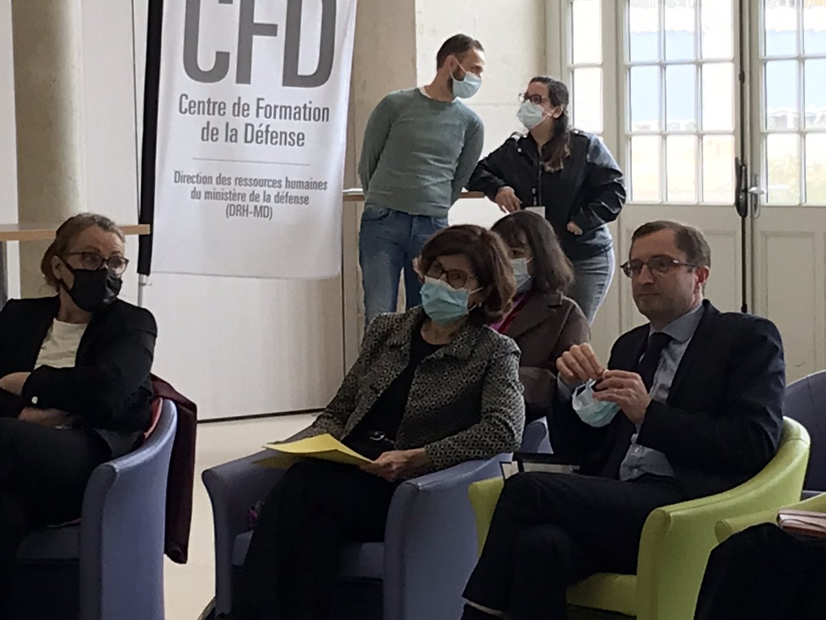 ThibautVanssay's tweet photo. [#lestempsforts] de ma visite au centre de #formation de la défense (CFD) à Bourges :
✅ Le CFD à l’ère du numérique et de la #digitalisation de sa formation 
🔵 15.000 stagiaires en 2021 dt 5.000 en distantiel 
(1/2)
@acteurspublics https://t.co/eNRYJnn8yD