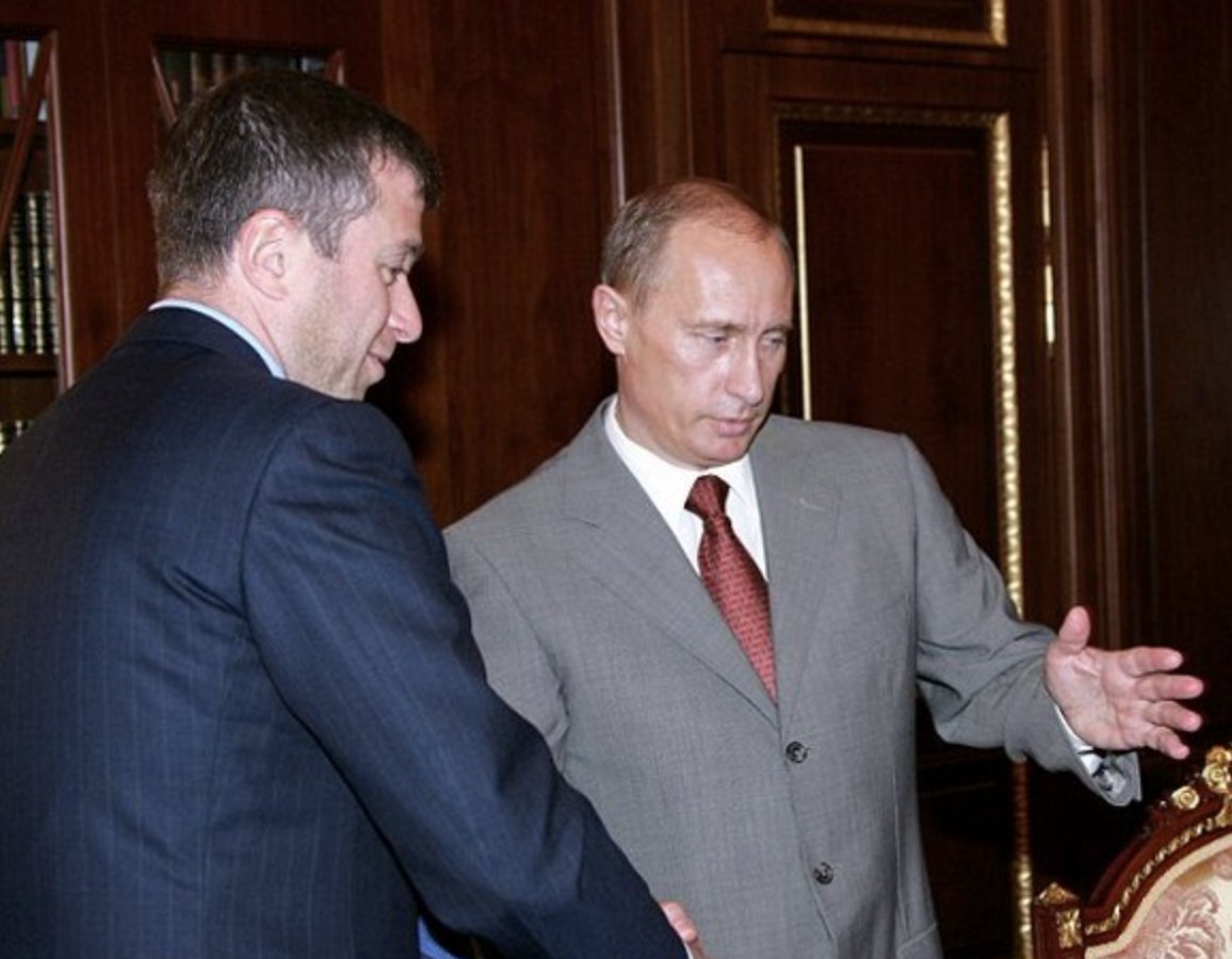 Roman Abramovich is the most faithful and devoted of Putin’s oligarchs. His loyalties are crystal clear. He unconditionally supports whatever Putin does for two decades. Even now, during the war, Abramovich is there for the president, accepting and saluting to his orders.