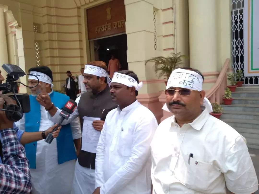 saheb_anwer's tweet photo. सदन से बाहर Akhtarul Iman को नहीं बल्कि सीमांचल को किया गया है याद रखो आज उनके साथ हुआ है कल आप के भी साथ हो सकता है https://t.co/D68gYp9evh