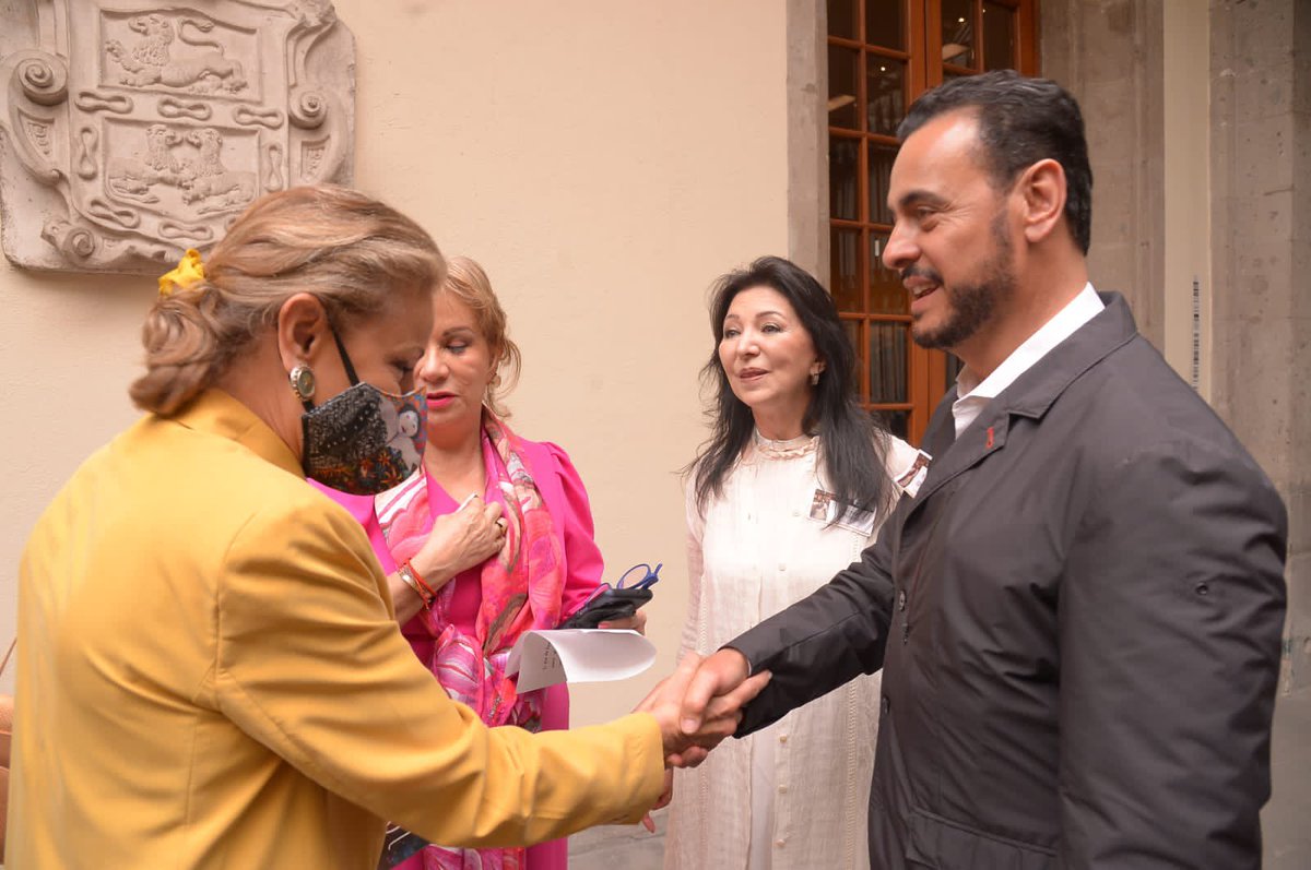 Fue un placer haber participado en la Inauguración de la Exposición Fotográfica "Sor Juana" de Didier Bracho.

Está en el Auditorio del Castillo de Chapultepec, en la Ciudad de México.

La recomiendo ampliamente.