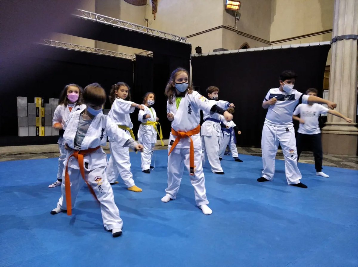 epiasabadell's tweet photo. ACTIVITATS DIVERSES PER GAUDIR
Durant el migdia també tenim temps per aprendre, per reforçar coneixements i per millorar a través de diverses activitats extraescolars: robòtica, anglès, karate, escacs i educació emocional.
#TEMPSMIGDIAPIASABADELL https://t.co/IszAOBwLX4