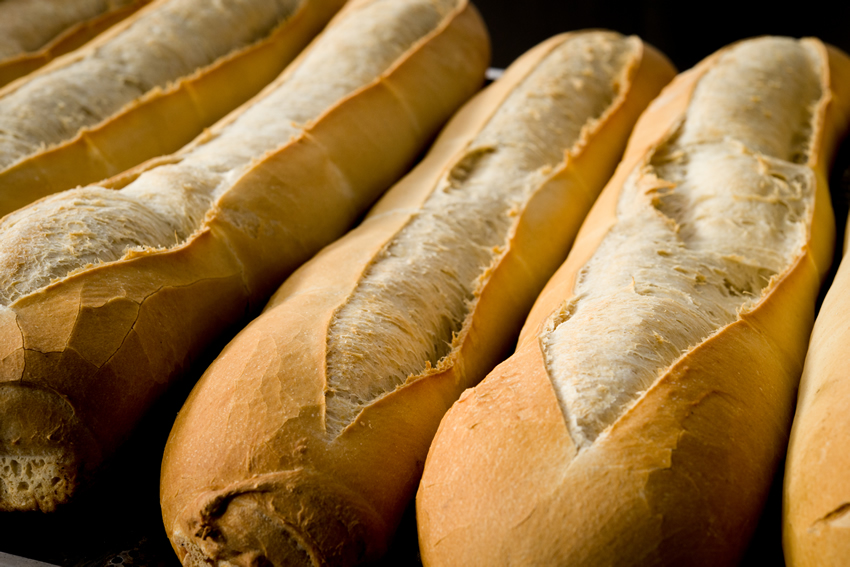 AgenciaComBA's tweet photo. 🥖 #Trigo: Hubo acuerdo entre Gobierno y panaderos: ¿Cuánto costará el kilo de pan?

Roberto Feletti pondrá en marcha el Fondo Estabilizador del Trigo, a través el cual subsidiará parte del costo de la harina. https://t.co/Z8DcgpDNU9

#Acuerdo #Fideicomiso #FAIPA #RobertoFeletti https://t.co/m0ru3iCM2L
