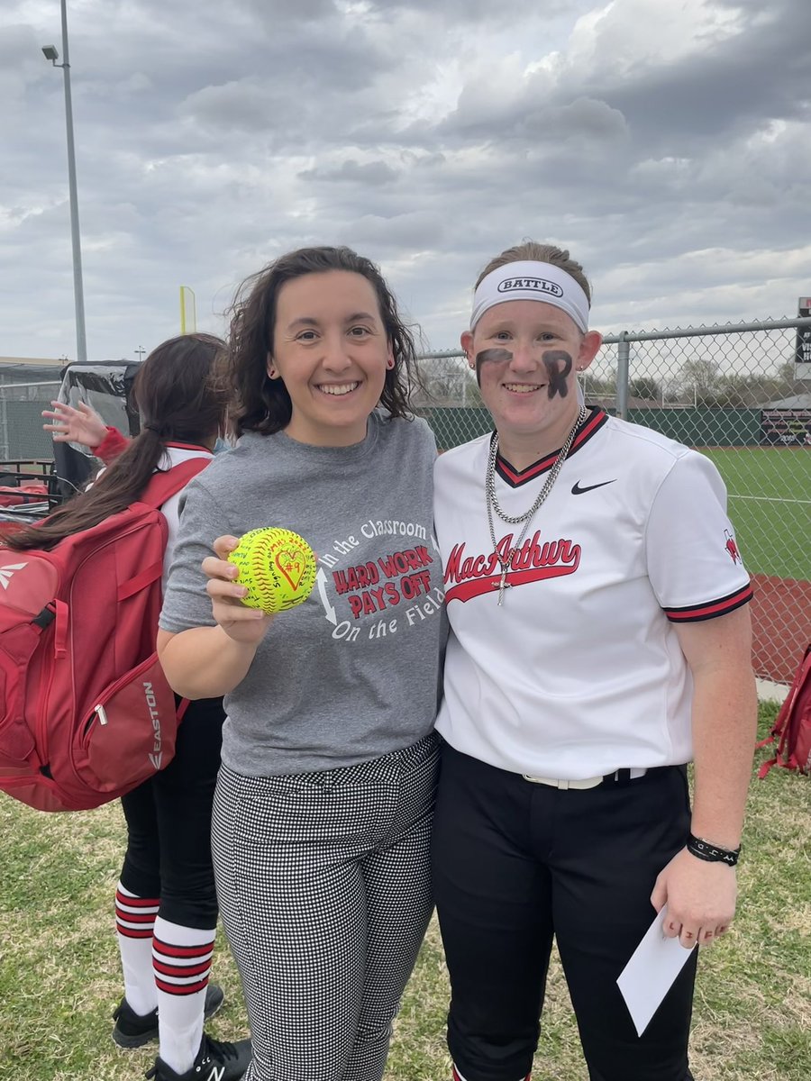 _FeedMePi's tweet photo. This kid. Her final teacher appreciation night and she decided to stick it out with me. Hit one over the fence, turned around and marked off her 100th strike out. I can’t wait to see what she conquers next. @MacArthurCardSB #hardworkpaysoff #forevergrateful https://t.co/q99BAJ8WAu