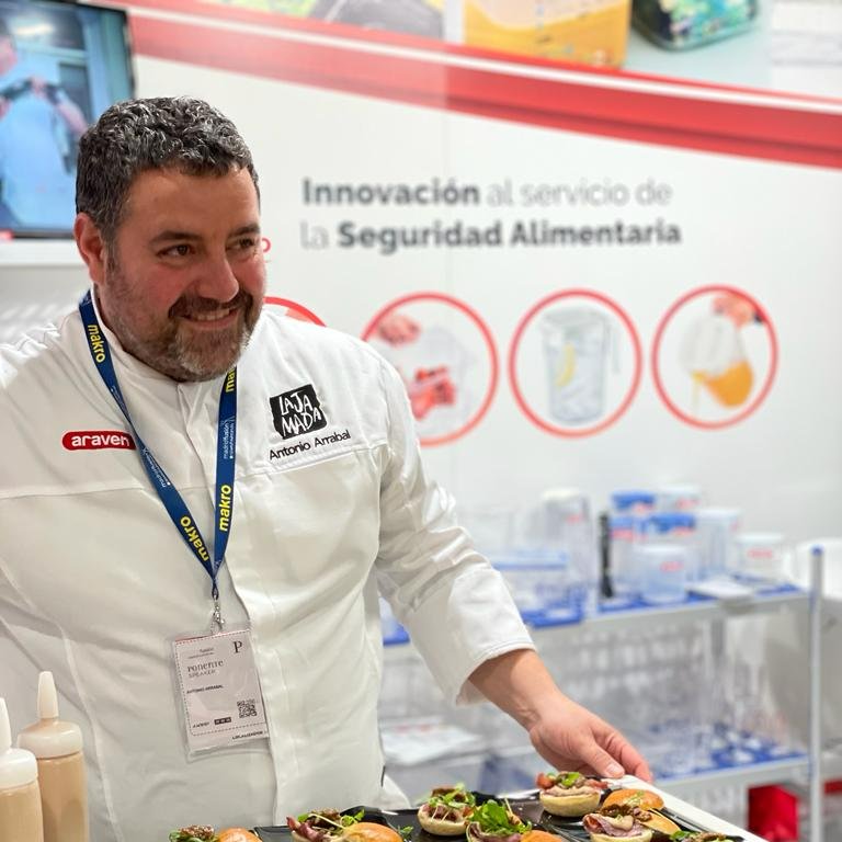 aravenhoreca's tweet photo. 🌟Muchas gracias a todos los amigos,clientes y colaboradores que han disfrutado de @madridfusion  tanto como nosotros! Un agradecimiento muy especial a los chefs @jesusalmagro, @ArrabalChef y #PascalBarbot por su energía🙌y buena cocina durante los showcookings

#madridfusion2022 https://t.co/yVteO745j8