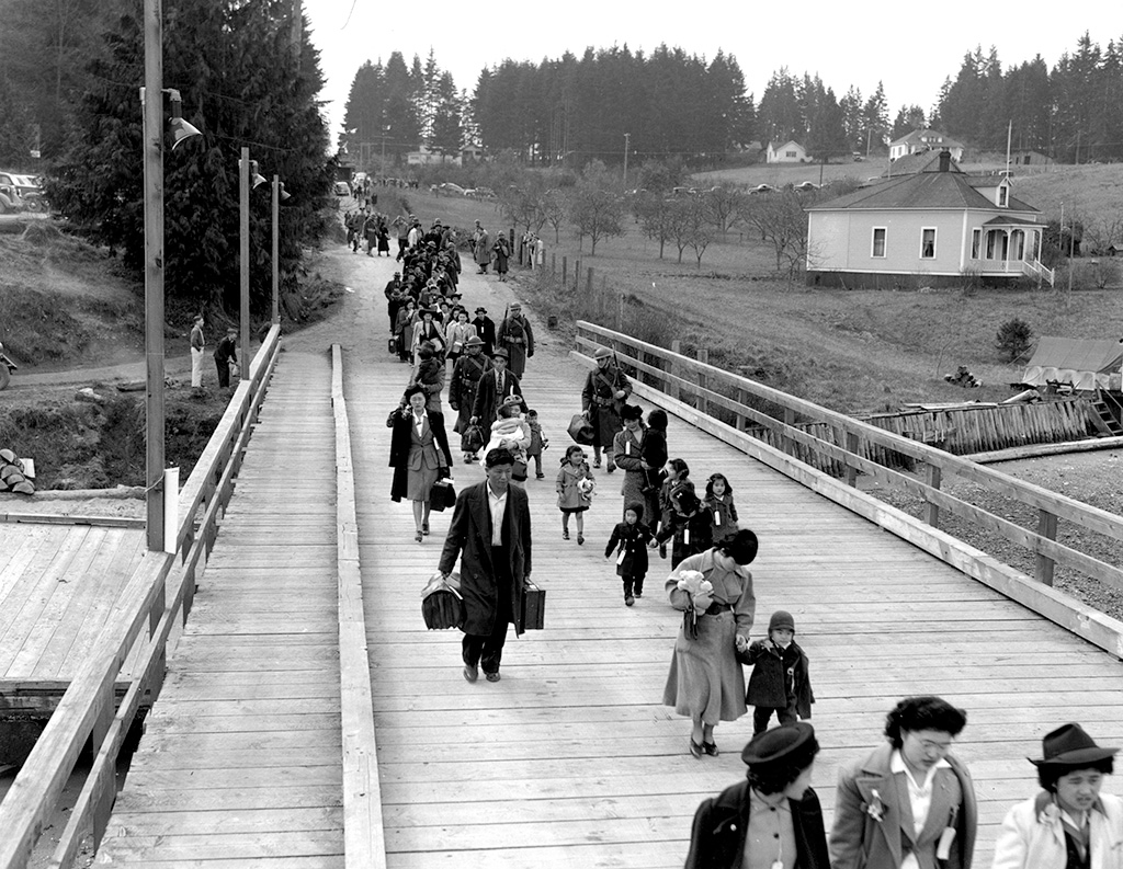 jwhittenbergK5's tweet photo. Today marks a dark chapter in American history.

80 years ago, Japanese Americans on Bainbridge Island, WA, were the first to be removed from their homes and incarcerated under Exec. Order 9066.

It's a period of time our country doesn't seem to teach in schools. Never forget. https://t.co/l4mBdaScGA