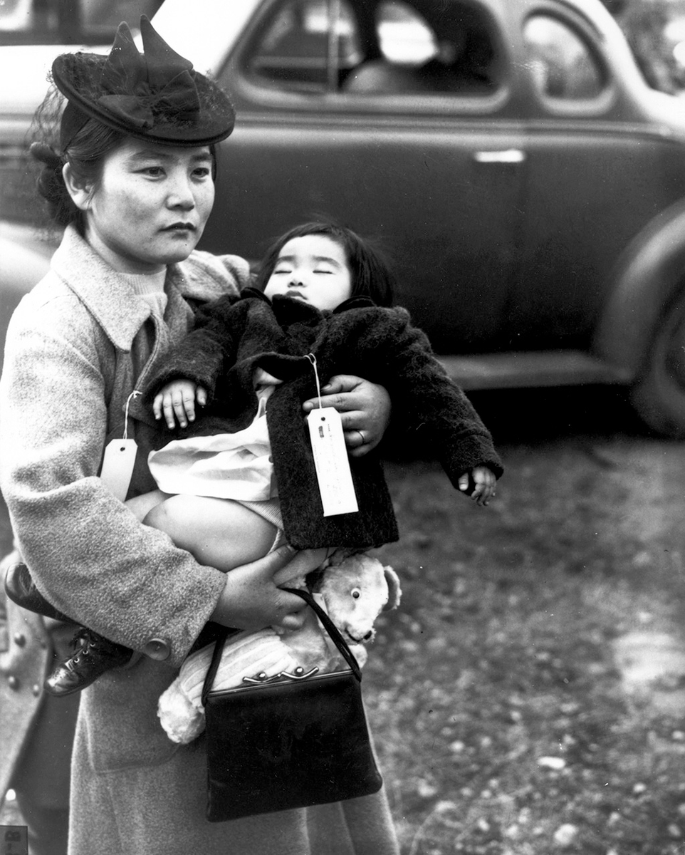 jwhittenbergK5's tweet photo. Today marks a dark chapter in American history.

80 years ago, Japanese Americans on Bainbridge Island, WA, were the first to be removed from their homes and incarcerated under Exec. Order 9066.

It's a period of time our country doesn't seem to teach in schools. Never forget. https://t.co/l4mBdaScGA