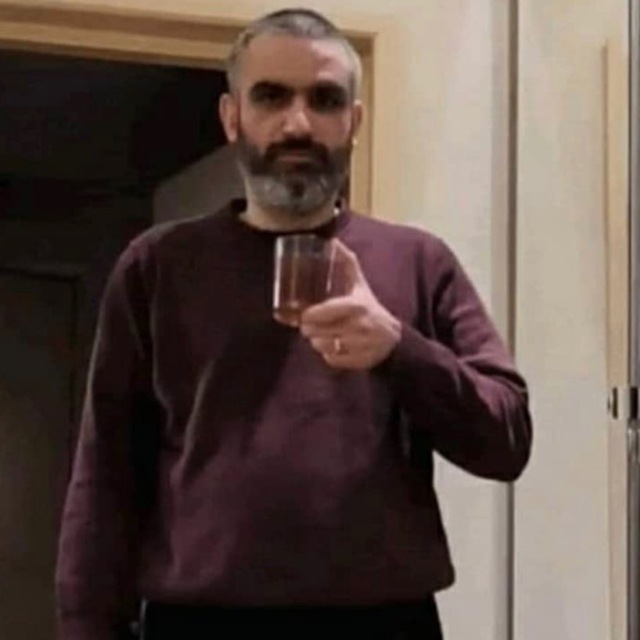 winstin171's tweet photo. @SH1R_K4K4U منی که به دوستای دوس دخترم میگفتم خانم فلان
اصلا به ذهنم نمیرسید همچین حرکتی https://t.co/E8T0UbMzlB