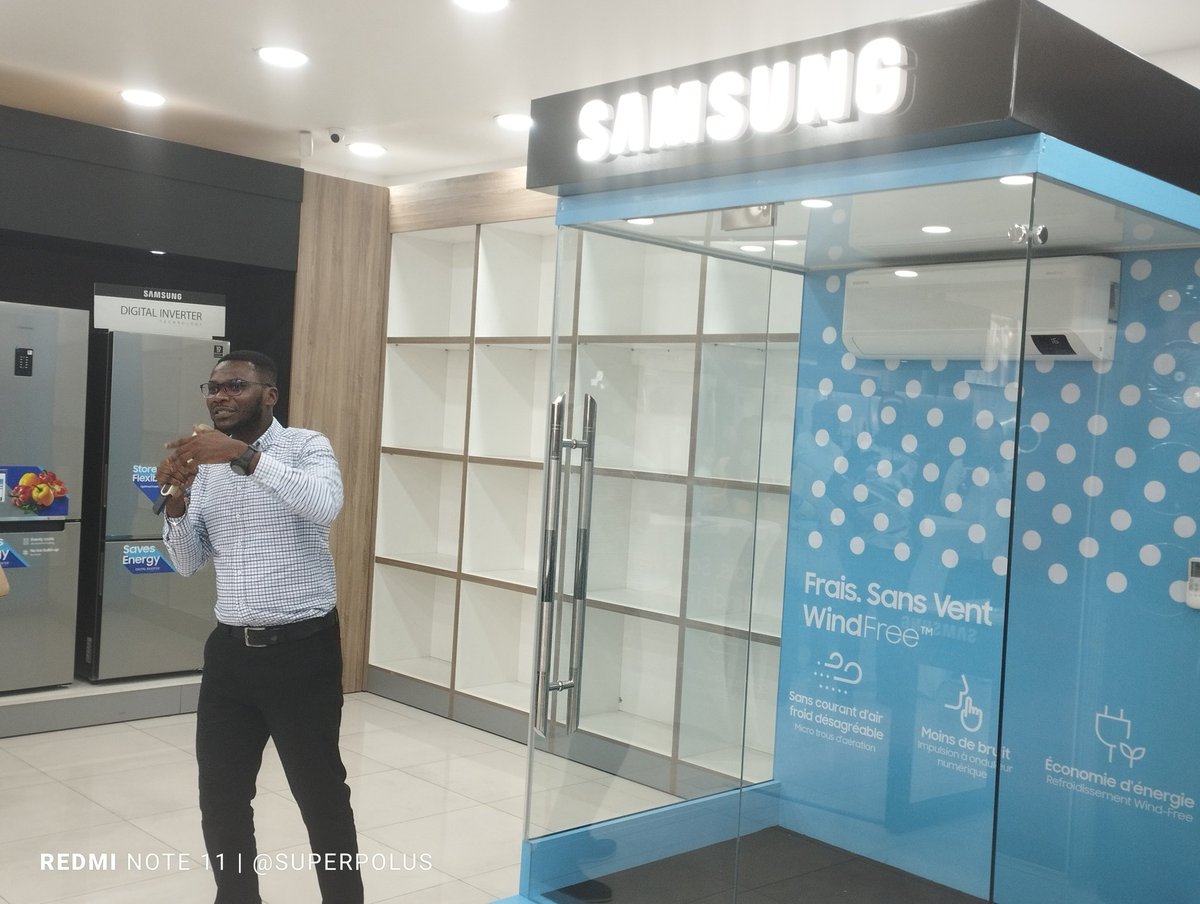 SuperPolus's tweet photo. Le Climatiseur #WindFree de #Samsung, il peut propulser l’air par le bas, pour un rafraichissement rapide, mais il a en+ un 2nd système de qui utilise plus de 20.000 petits trous pour propulser uniformément l’air dans toute la pièce.

Plus d'infos 👉 https://t.co/5mGkppbP7g https://t.co/vCAyKYLh2u