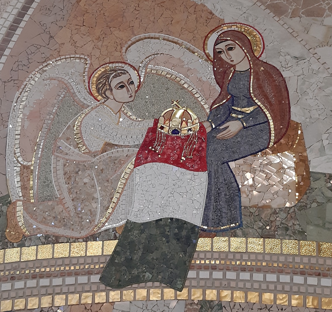 Pilgrim of Budapest (@pilgrimbudapest) on Twitter photo Supplices te rogamus, omnipotens Deus: iube haec perferri per manus sancti Angeli tui...
Mosaic by Fr. Marko Ivan Rupnik featuring the Guardian Angel of Hungary presenting the Holy Crown to the BVM Patrona Hungariae. Supplices te rogamus, omnipotens Deus: iube haec perferri per manus sancti Angeli tui...
Mosaic by Fr. Marko Ivan Rupnik featuring the Guardian Angel of Hungary presenting the Holy Crown to the BVM Patrona Hungariae.
