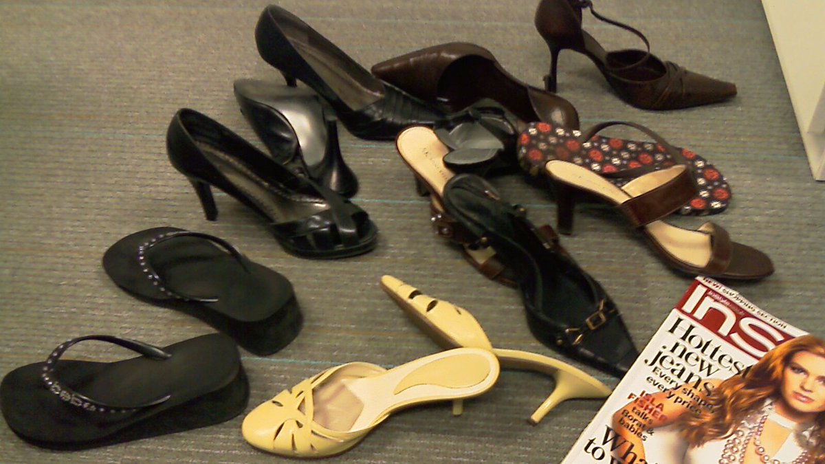 ShoeTreatment's tweet photo. Last night while doing my regular security patrol, I entered my fav 5th floor and sneaked under few desks and found this treasure. 
Licked all of them clean for the hard working ladies :-)
Follow @ShoeTreatment for more updates
#nightshift #womenshoes #workwear #shoeworship https://t.co/xbY9hSr0qx