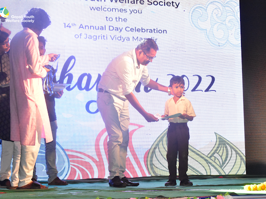 gopali_youth's tweet photo. Aashayein - Annual Day of Jagriti Vidya Mandir was conducted on 27 March, 2022 with the theme, 5 elements of nature .
The students, teachers and all of us will cherish the moments forever.
Presenting a glimpse of the event through these perfect captures!
#ngo #gyws #iitkgp #jvm https://t.co/J2gHKYiMWg