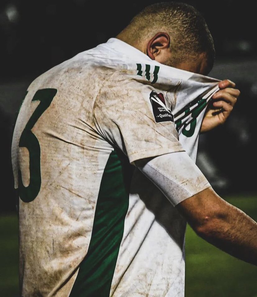 Rayma_khe's tweet photo. #Replay_Algeria_Cameroon On laissera pas un grand joueur comme Slimani qui a porté les maillots du pays avec tant de fierté , d’envie , de détermination partir comme ça , la corruption doit cesser.  #Replay_Algeria_Cameroon https://t.co/xq0I1MsckY https://t.co/YYVFl4G4Kz